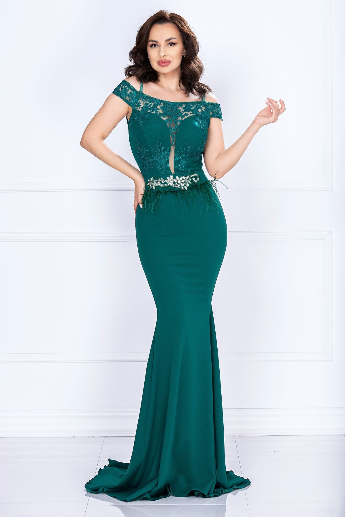 Rochie de nasa Renata verde tip sirena cu broderie si fulgi