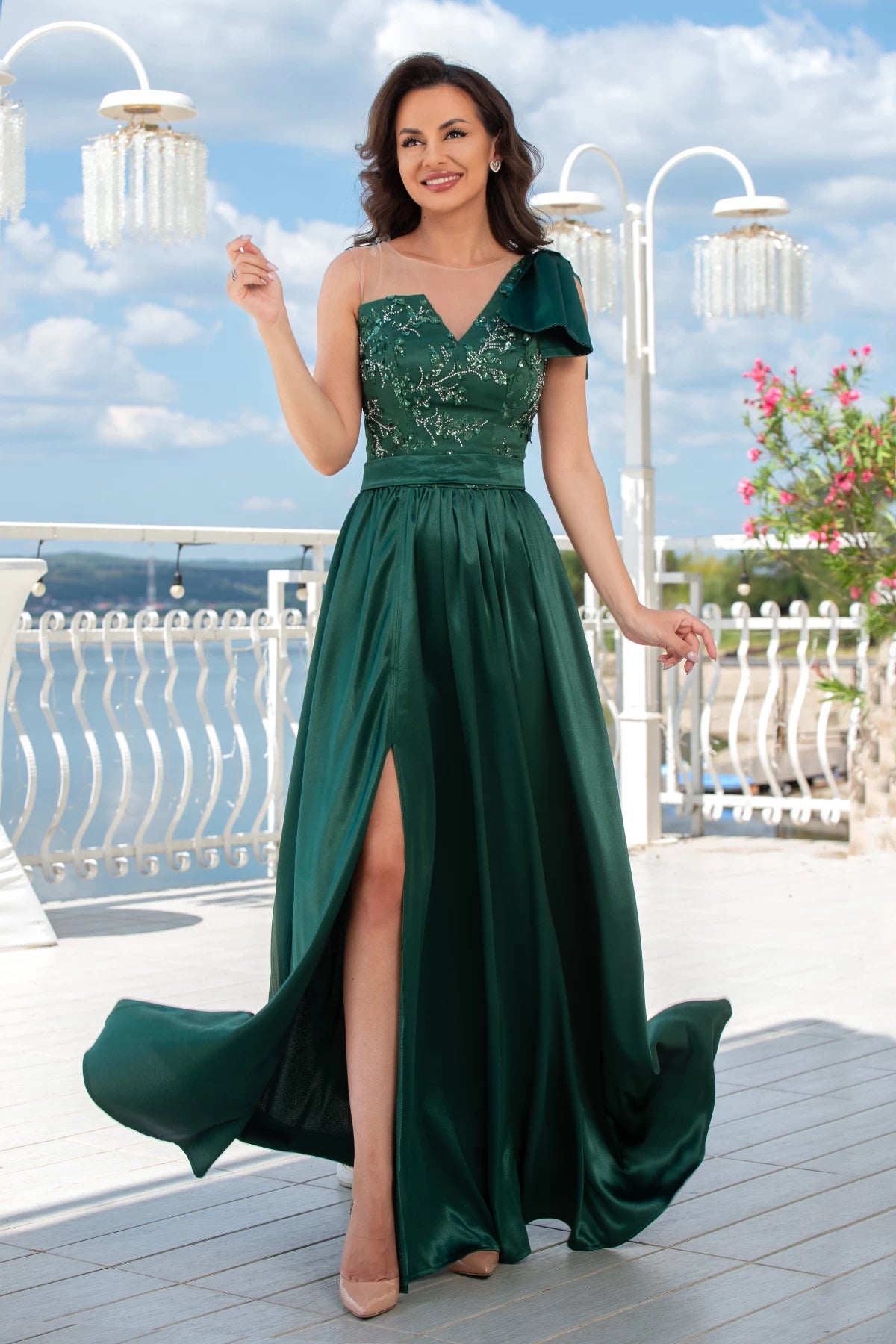 Rochie de seara eleganta lunga verde Ellis cu funda pe umar