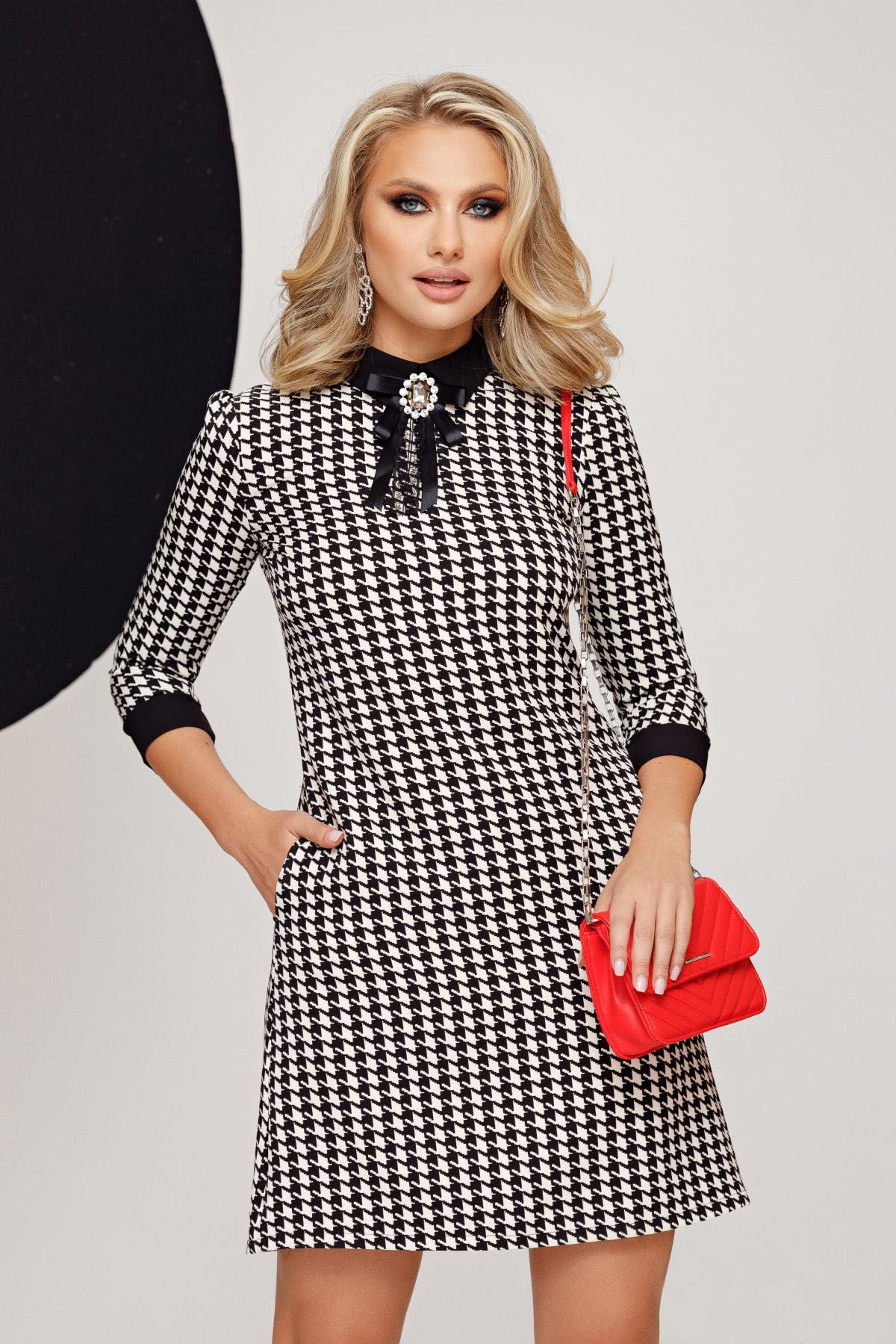 Rochie office Fofy croi in A cu imprimeu pied du coq si guler negru