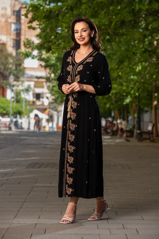 Rochie traditionala eleganta neagra lunga din vascoza Maria cu broderie bej